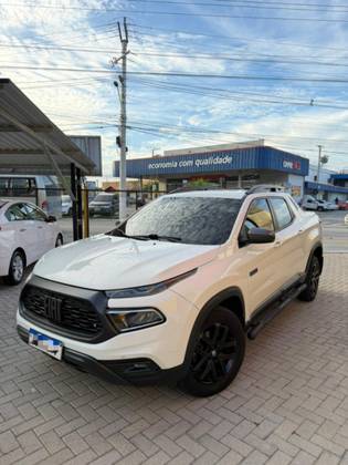 FIAT TORO 2.0 16V TURBO DIESEL ULTRA 4WD AT9 FIAT TORO 2.0 16V TURBO DIESEL ULTRA 4WD AT9